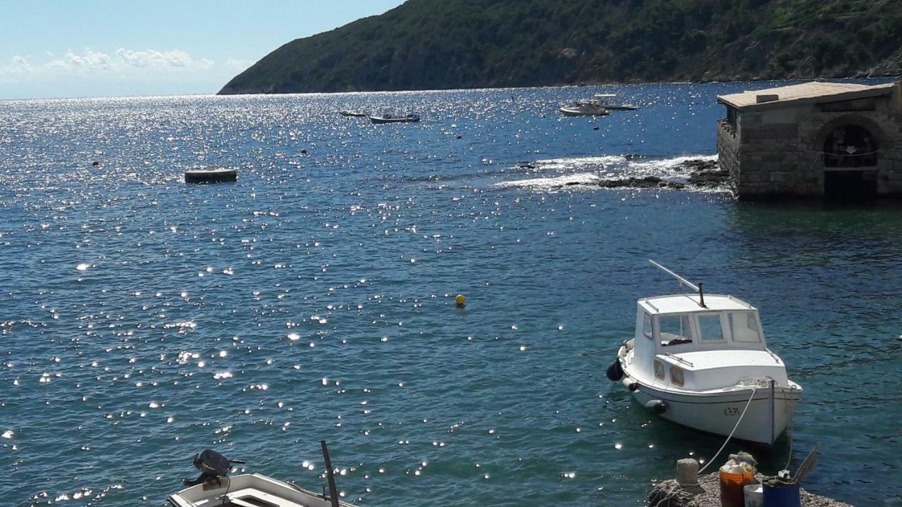 Anka'S Beach Komiža Exterior foto